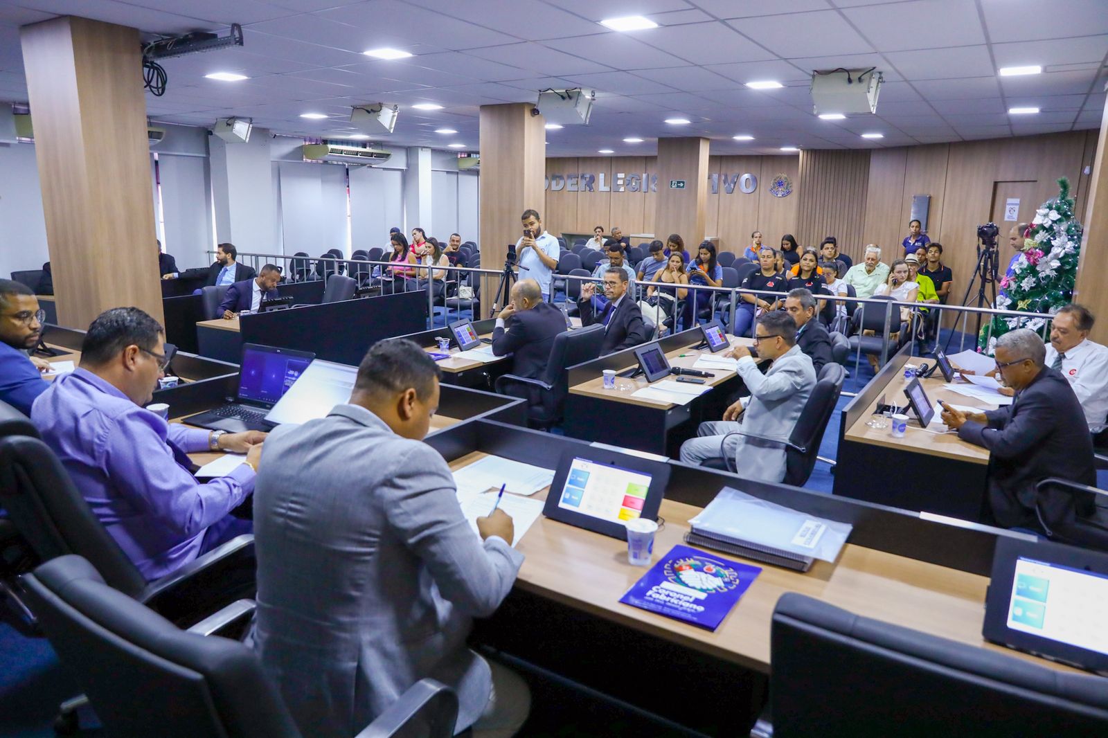 Câmara Municipal realiza três reuniões nesta terça-feira e aprova projetos orçamentários e sociais