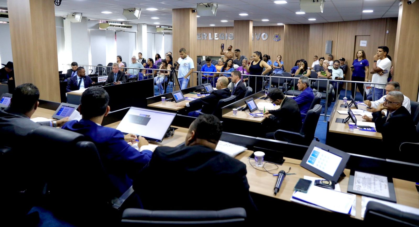 Câmara realiza 15ª Reunião Ordinária de 2025 com aprovação de projetos e homenagens