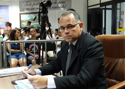 Câmara vota projeto que prevê psicólogos e assistentes sociais nas escolas de Fabriciano